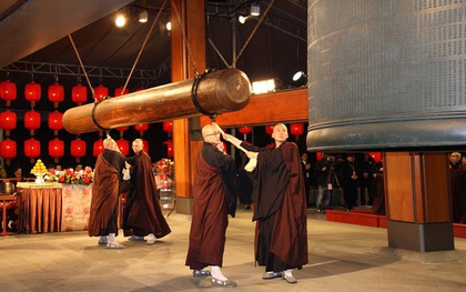 Ý nghĩa ẩn sau tục lệ rung chuông chào đón năm mới đêm Giao thừa