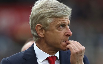 PSG “điên rồ”, nhưng Wenger mới là người có “vấn đề”