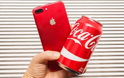 Đem so iPhone 7 ĐỎ RỰC với lon Coca, tương ớt..., thế gian này ai đẹp bằng em?