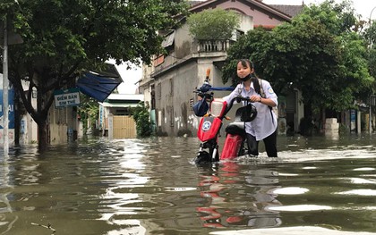 Hơn 300.000 học sinh Hà Tĩnh phải nghỉ học do mưa lớn