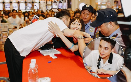 Sơn Tùng M-TP cúi gập người ôm chầm lấy fan trong buổi kí tặng sách tại TP Hồ Chí Minh
