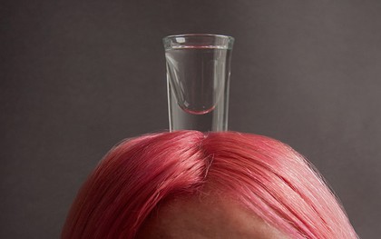 Vừa hữu ích trong việc nhà cửa vừa dùng để làm đẹp, ít ai biết rượu vodka lại thần thánh như thế