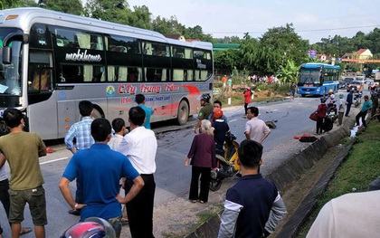 Va chạm với xe khách chạy ngược chiều, hai người phụ nữ đi xe máy tử vong tại chỗ