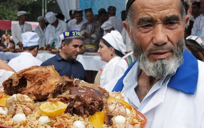 Độc đáo ẩm thực Plov ở Uzbekistan: món cơm ban đầu chỉ giới quý tộc mới được ăn