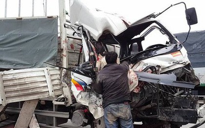 Đâm vào đuôi xe tải lưu thông cùng chiều, 1 người tử vong