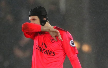 Cech, thần tượng của Bùi Tiến Dũng, bị chê hết thời