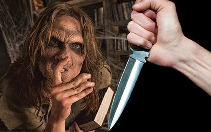 Ác mộng trước Halloween: Cô gái đâm trọng thương bạn vì nghĩ con dao được kẻ bí ẩn trong nhà ma đưa cho là đồ chơi