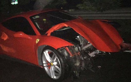 Vụ siêu xe Ferrari của ca sĩ Tuấn Hưng gặp tai nạn, nát đầu: "Trên xe có ca sĩ Tuấn Hưng và lái xe"