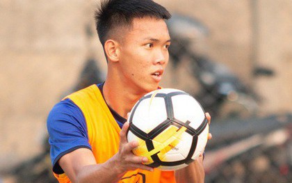 U19 Việt Nam ngậm ngùi tập ném bóng thay đá bóng vì mặt sân ở Indonesia quá xấu