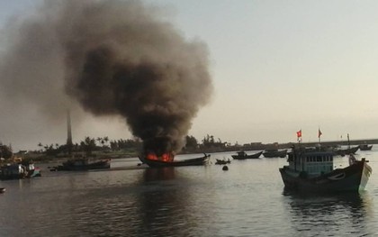 Cháy nổ tàu cá kinh hoàng ở Lý Sơn khiến 10 ngư dân thương vong