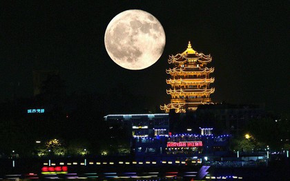 Trung Quốc sắp sửa lắp luôn “mặt trăng nhân tạo” trên trời để không phải bật nhiều đèn đường, đỡ tốn điện
