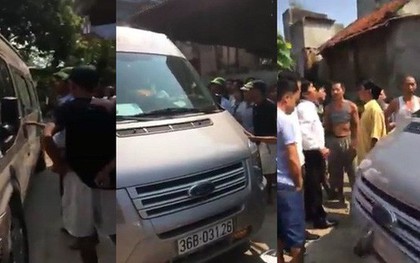 Nhà trai chặn xe đưa dâu đòi xin lỗi: Ông nội chú rể ra, nhà gái cũng không mở cửa xe