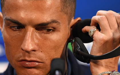 Học hỏi cách khoe của khéo léo cùng Cristiano Ronaldo điệu đà sang chảnh