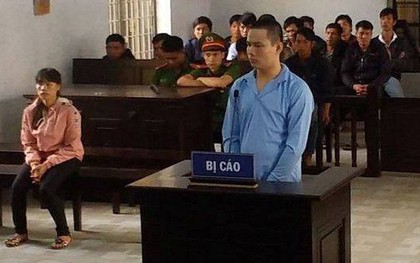 Bị đập phá đồ đạc rồi đuổi đánh, con trai 25 tuổi dùng dao đâm chết bố đẻ