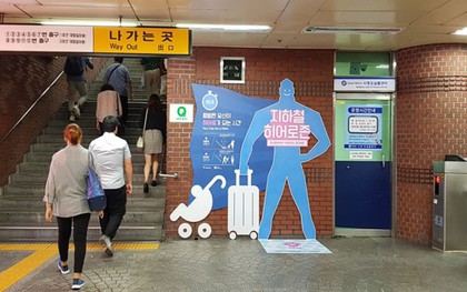 Tranh cãi chiến dịch giúp người lạ tại các nhà ga ở Seoul