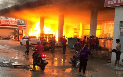 Nguyên nhân vụ cây xăng bốc cháy dữ dội kèm tiếng nổ lớn khiến nhiều người hoảng loạn bỏ chạy thoát thân ở Sài Gòn
