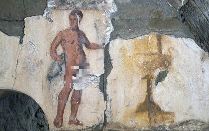 Ăn chơi thời cổ đại: Khai quật lăng mộ hơn 2000 năm tuổi, phát hiện tranh tiệc tùng và khỏa thân nam giới vẽ trên tường