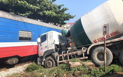 Bắc Giang: Xe bồn đâm trực diện tàu hỏa, lái tàu gãy chân