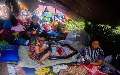Động đất tại Indonesia: Nhiều trẻ em lạc bố mẹ phải ngủ ngoài đường