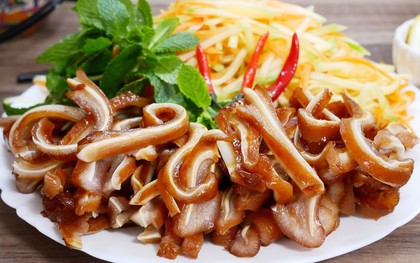 Đừng bảo mình sành ăn nếu không biết mấy món giòn giòn, sật sật từ tai heo ở Sài Gòn này