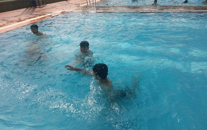 TP.HCM: Đi học bơi cùng con trai, người mẹ bị chết đuối thương tâm dưới hồ