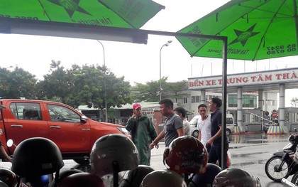 Chủ tịch UBND Đà Nẵng đích thân đi quay clip, xe dù, "cò" khách vẫn vô tư hoạt động