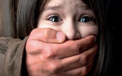 Mỹ: Bé gái may mắn thoát khỏi tay kẻ bắt cóc vì yêu cầu hắn đọc mật mã gia đình