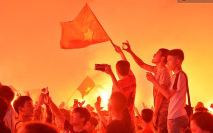 Báo Hàn sửng sốt khi chứng kiến không khí AFF Cup ở Việt Nam chẳng khác gì World Cup