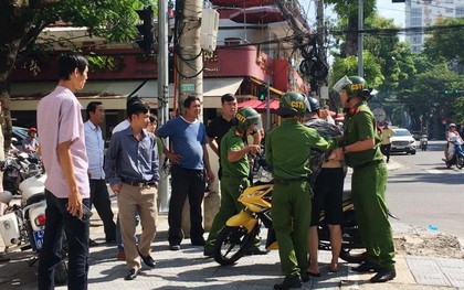 Nhóm thanh niên say rượu dùng dao đâm trọng thương nhiều Cảnh sát giao thông ở Thái Bình