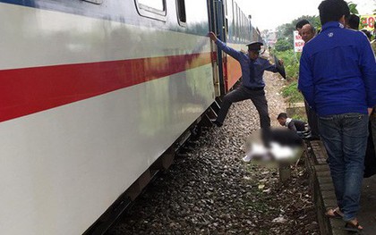 Hà Nội: Chạy xe máy qua đường ray, nam thanh niên 28 tuổi bị tàu hỏa tông tử vong tại chỗ