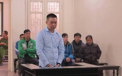 Tài xế hất cảnh sát lên nắp ca-pô, phóng chạy 100 km/giờ lãnh 10 năm tù