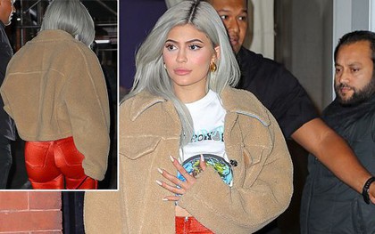 Nhuộm tóc trắng và để móng dài, Kylie Jenner như biến hình thành "Bạch phát ma nữ siêu vòng 3" trên phố