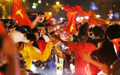 Cấm ô tô vào trung tâm Sài Gòn, tạo điều kiện cho người dân ủng hộ ĐT Việt Nam đêm chung kết lượt đi AFF Cup 2018