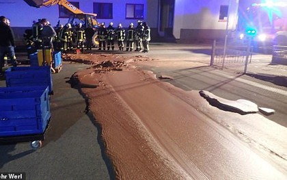 Đức: Cả tấn chocolate tràn ra đường sau khi nhà máy sản xuất bị vỡ bể chứa