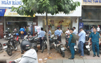 Vụ thanh niên dùng súng cướp 1,5 tỷ đồng của ngân hàng ở Sài Gòn: Đốt xe máy rồi lấy tiền tẩu thoát