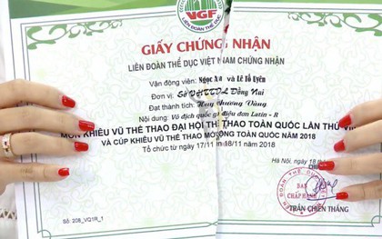 Vụ VĐV Dancesport từ HCV thành HCĐ: HLV Khánh Thi tìm sự thật trong nhà vệ sinh nơi thi đấu