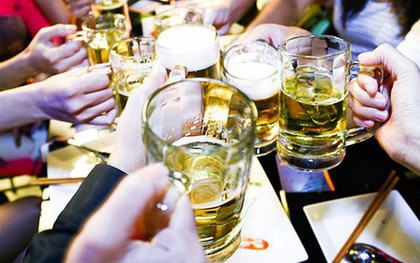 Bị đánh bầm dập sau khi mời bia ở quán karaoke