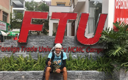 Gặp chàng sinh viên ngoại thương đi bộ từ FTU Hà Nội đến FTU TP.HCM: "Mình dùng hết 9 lọ dầu gió suốt hành trình 62 ngày"