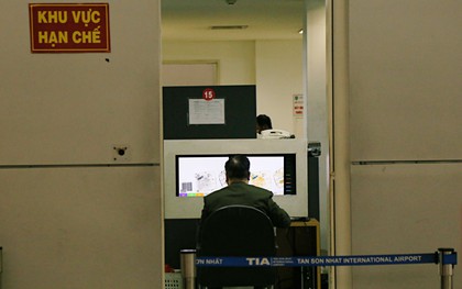 Phát hiện hành khách mang nhiều súng và dao găm từ Mỹ về sân bay Tân Sơn Nhất