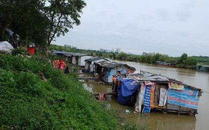 Xóm nghèo chân cầu Long Biên gồng mình qua giá lạnh của mùa đông Hà Nội