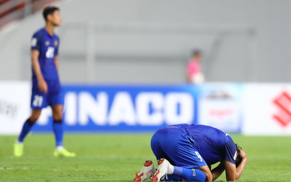 Cầu thủ Thái Lan suy sụp, đổ gục xuống sân sau thất bại đau đớn trước Malaysia
