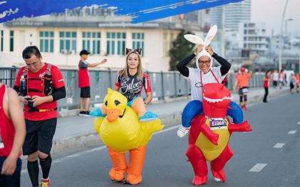 50 sắc thái độc lạ của các runners trên đường chạy marathon