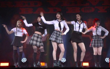 Mặc "đồng phục học sinh" phản cảm biểu diễn, Red Velvet bị netizen lên án kịch liệt