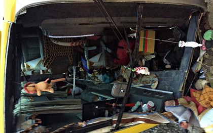 Chùm ảnh: Hiện trường vụ lật xe kinh hoàng ngày giáp Tết khiến 2 người chết, 11 người bị thương ở Đà Nẵng
