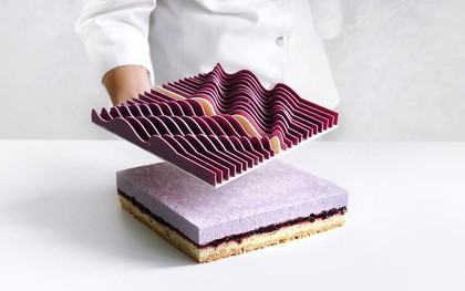 Nhìn chiếc bánh được làm từ công nghệ 3D có lẽ không ai nỡ dùng thìa múc ăn