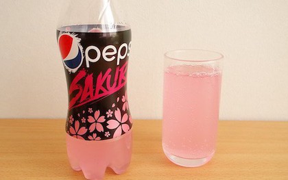 Mùa xuân đến rồi nên ở Nhật Bản món nào cũng có màu hồng dịu ngọt kể cả thức uống Pepsi