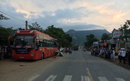 Xe khách tông 2 mẹ con bán hàng rong thương vong ở Quảng Nam
