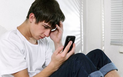 Tự thú của một con nghiện điện thoại: Tôi thức dậy lúc 2 giờ mỗi sáng để dùng điện thoại!
