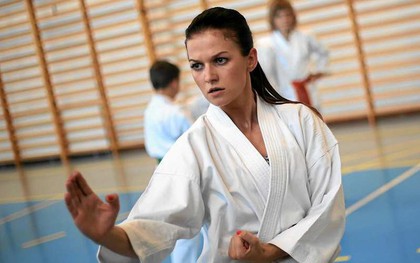 Vợ xinh của Lewandowski là cao thủ karate, có đai đen