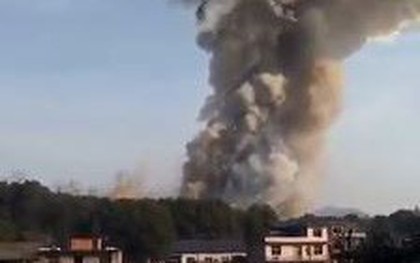 Video: Xưởng pháo hoa Trung Quốc nổ tung trước Tết